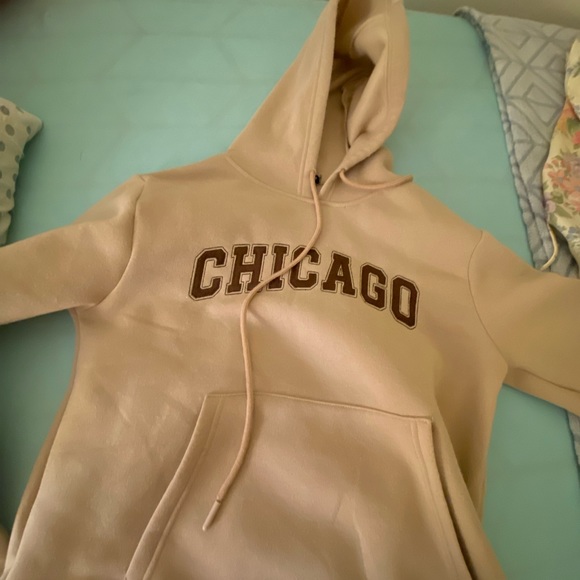 A new light brown, with a smooth cotton texture on the inside - Picture 2 of 4